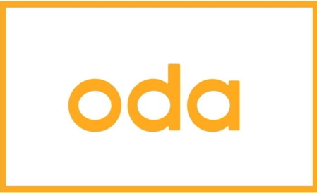 Odan logo. Kuvassa lukee Oda ympärillä teksinväriset reunukset.